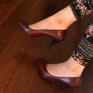 De Liso 🍷 Wine Burgundy Leather Closed Toe Heels